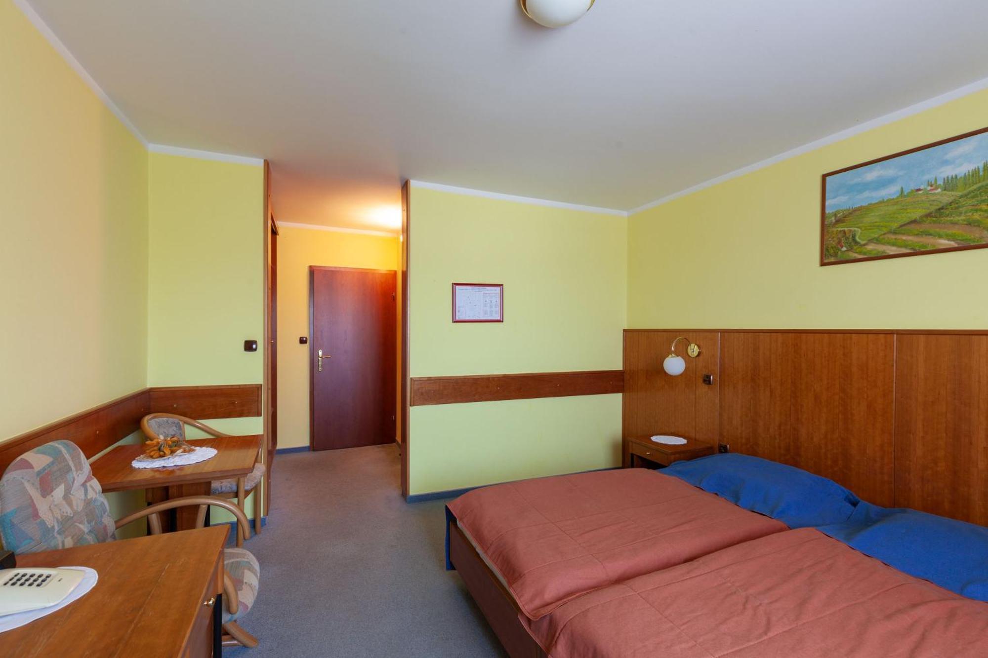 Gostisce Prosnik Hotel Ormoz Exterior photo